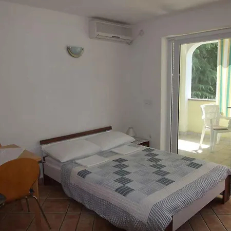 Malinska,krk, Primorje-gorski Kotar 5 Apartment *